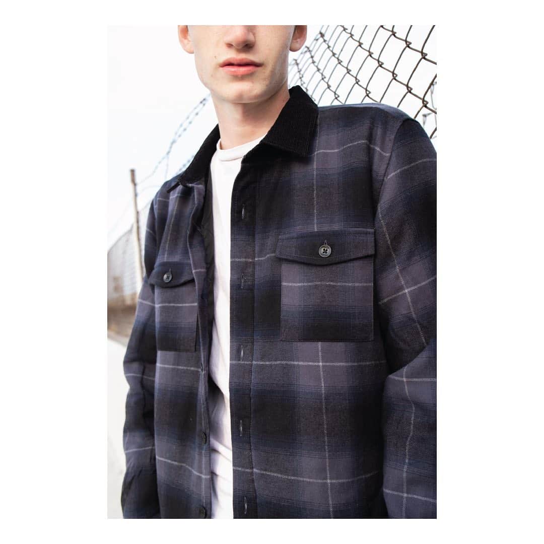 エゼキエルのインスタグラム：「Keeping it Cozy 〰️ . . .  #Fashion #OOTD #Ezekiel #EzekielClothing #MensFashion #LookBook #StyleInspo #OutfitOfTheDay #DailyLook #now #OutfitPost #OutfitGoals #OutfitOfTheDay #TodaysOutfit #OOTDShare #InMyCloset #LookOfTheDay #allwehaveisnow #OutfitLook #MensStyle #MenWithStyle #Menswear #GuyFashion #StyleForGuys #OOTDMenStyle #MensStylePage #MenOOTD #BestOfMenStyle」