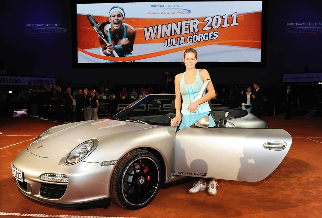 ユリア・ゲルゲスさんのインスタグラム写真 - (ユリア・ゲルゲスInstagram)「Congrats to the Porsche Tennis Grand Prix, awarded the top WTA Premier tournament this year for the tenth time!! 😀👍 (also can’t believe this picture was over 8 years ago 🙈🙈) #10 #teamjule #teamporsche  @porschetennis @porsche」12月10日 2時58分 - julia.goerges