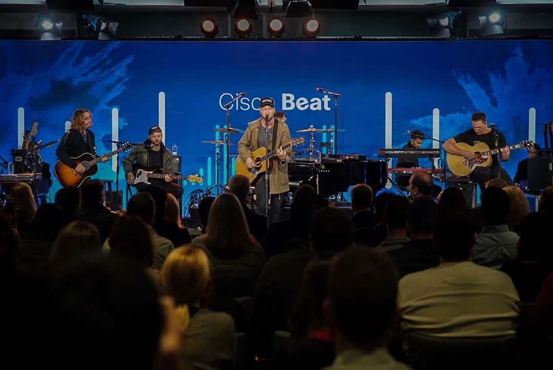 OneRepublicさんのインスタグラム写真 - (OneRepublicInstagram)「If there’s a company we’d be honored to do a morning unplugged show for, @cisco us at the top of that list. Thanks for letting us be a part of your day today. #ciscobeat」12月10日 3時53分 - onerepublic