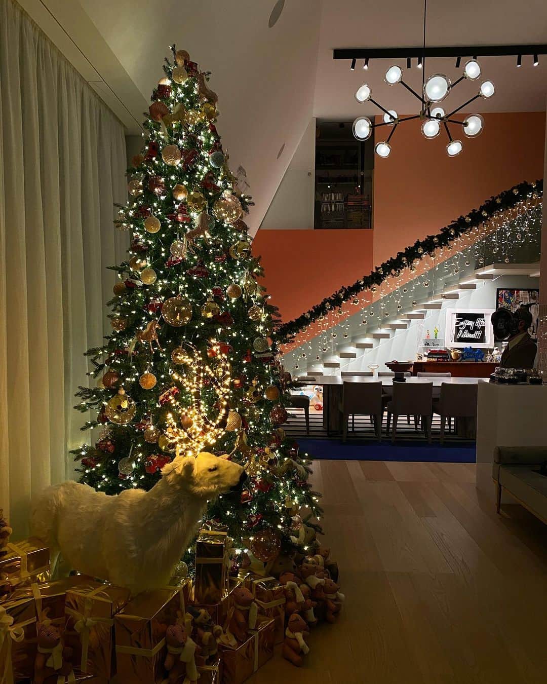 キアラ・フェラーニさんのインスタグラム写真 - (キアラ・フェラーニInstagram)「Our house finally ready for Christmas 💘」12月10日 4時19分 - chiaraferragni