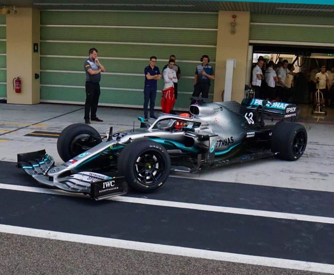 MERCEDES AMG PETRONASさんのインスタグラム写真 - (MERCEDES AMG PETRONASInstagram)「Bling. Bling. 🤩 Rolling out on a set of 18’ inch rims 🤙 Like the new look for 2021? Yay 👍 Or nay 👎 • • #Mercedes #F1 #PETRONASmotorsports #AbuDhabiGP @pirelli_motorsport」12月10日 4時39分 - mercedesamgf1