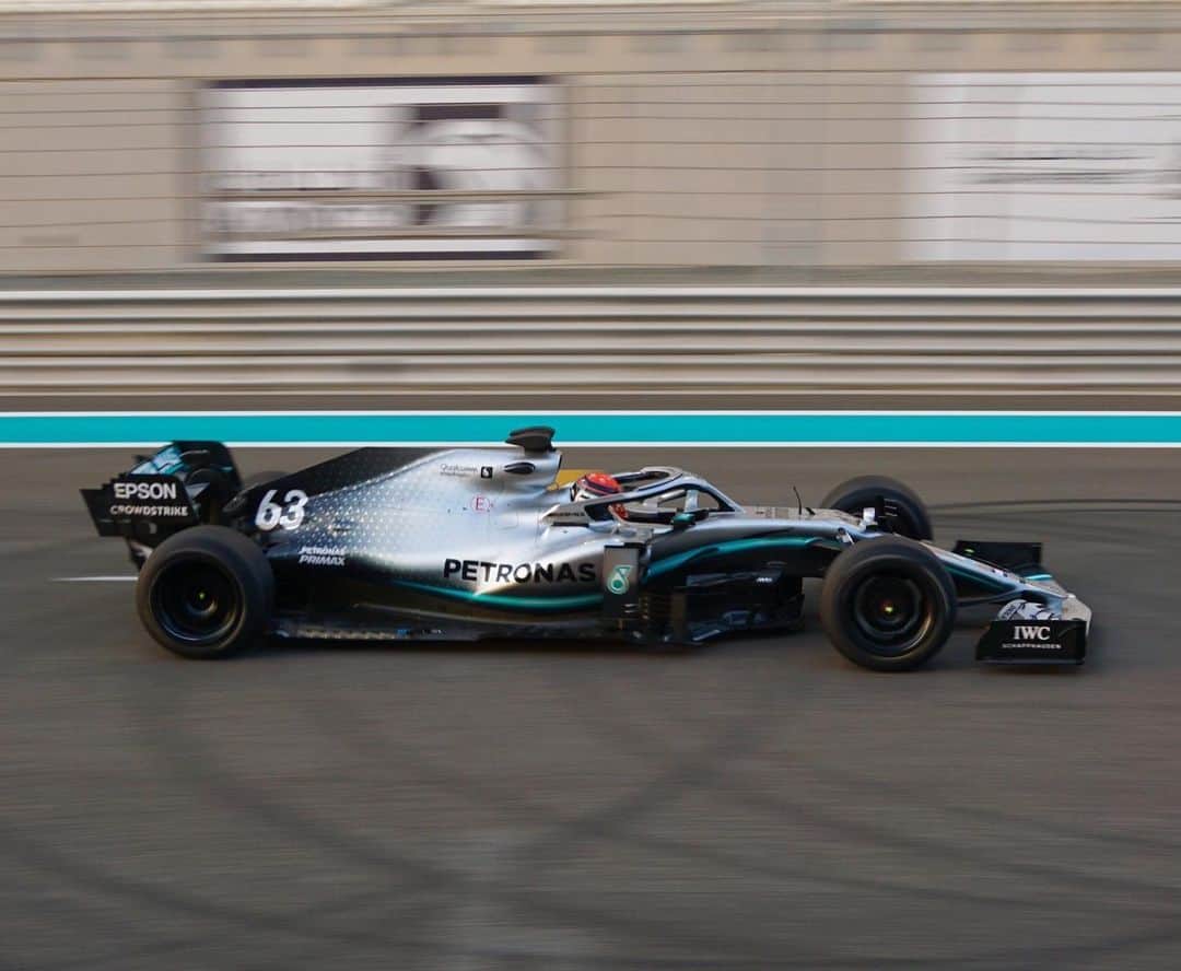 MERCEDES AMG PETRONASさんのインスタグラム写真 - (MERCEDES AMG PETRONASInstagram)「Bling. Bling. 🤩 Rolling out on a set of 18’ inch rims 🤙 Like the new look for 2021? Yay 👍 Or nay 👎 • • #Mercedes #F1 #PETRONASmotorsports #AbuDhabiGP @pirelli_motorsport」12月10日 4時39分 - mercedesamgf1