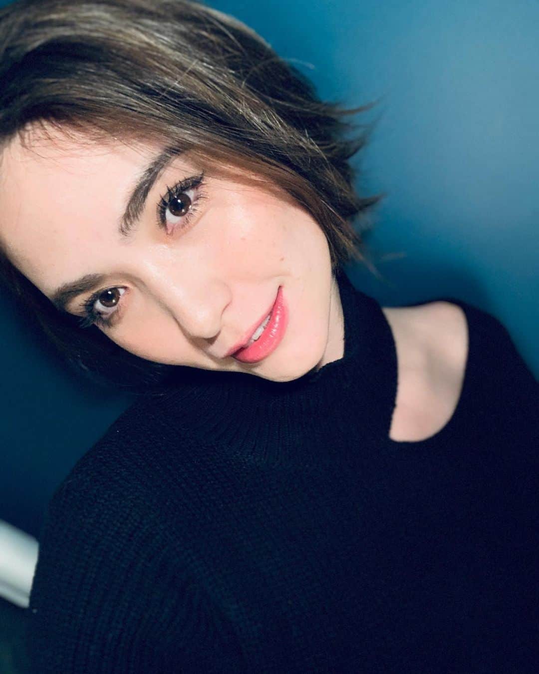 ダンシーシャノン美沙のインスタグラム：「Keep your head simple🧠 ➕➕ #happy #smile #positivevibes #love」
