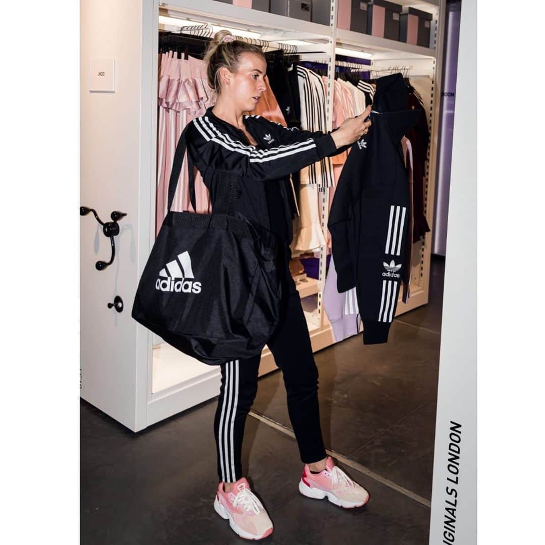 リンジー・シャープのインスタグラム：「“Oooo I don’t have anything like this one” 👀😅🤩 Thank you @adidaslondon for such a fun weekend with so many 🌟 from all different sports 🌍💯 #heretocreate」
