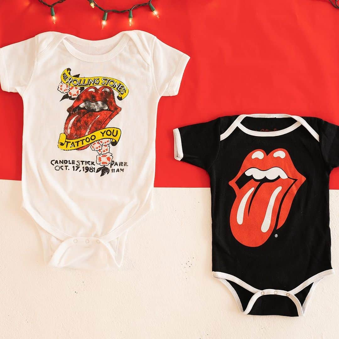 The Rolling Stonesさんのインスタグラム写真 - (The Rolling StonesInstagram)「🎁 Find a Rolling Stones Christmas gift for everyone in the official store - have a look around and get inspired, tap the link in bio to shop! 🎁 #therollingstones #christmasgifts #christmas #merch」12月10日 4時59分 - therollingstones