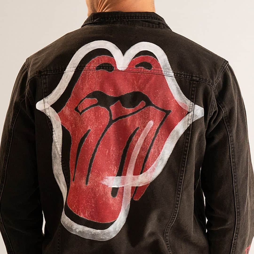 The Rolling Stonesさんのインスタグラム写真 - (The Rolling StonesInstagram)「🎁 Find a Rolling Stones Christmas gift for everyone in the official store - have a look around and get inspired, tap the link in bio to shop! 🎁 #therollingstones #christmasgifts #christmas #merch」12月10日 4時59分 - therollingstones