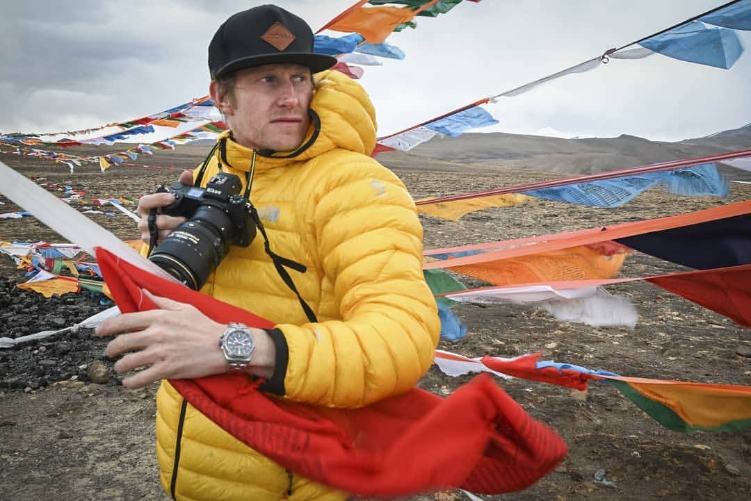 Cory Richardsさんのインスタグラム写真 - (Cory RichardsInstagram)「PLEASE READ & SWIPE FOR FULL STORY // There is a unifying magnetism of Everest, unconcerned with the machinations of humankind. It is our planet’s highest temple, creating a unique gravity that is unbiased in it’s call, offering the opportunity to stand humbly and as equals in its shadow.  Tmrw, Dec 10, 100% of PROCEEDS WILL BE DONATED as @phillipsauction a ONE OF A KIND @vacheronconstantin Overseas Dual Time timepiece with the second image in the carousel (Everest) engraved on the counterweight. With generous support from NGS donations will go towards educational and cultural preservation initiatives in the region, including specifically the continued education of the two young children in the first image.  This one of a kind watch was designed specifically for my 2019 Everest expedition on which my partner Topo and I attempted to climb a new route on the NE Face of Everest. I stared at it through seemingly endless darkness at 25,000 ft. without a tent, willing the hours to pass more quickly and the warmth of the sun to return.  It is a profound privilege to be able to travel & climb in the Himalaya. Too often we take such privilege for granted, taking more than we give. This is an opportunity for us to give back to a rare place that pours magic back into the world. Please join Vacheron, Phillips, NGS, Topo and me in giving back. Spread the word. *Image 1: Children of Mustang, Nepal, photographed on assignment. *Image 2: Everest, photographed on assignment. Engraved on back of watch *Image 3: Everest in background by Keith Ladzinski *Image 4: Watch in action by Keith Ladzinski *Image 5+6: Watch by Vacheron Constantin」12月10日 5時34分 - coryrichards