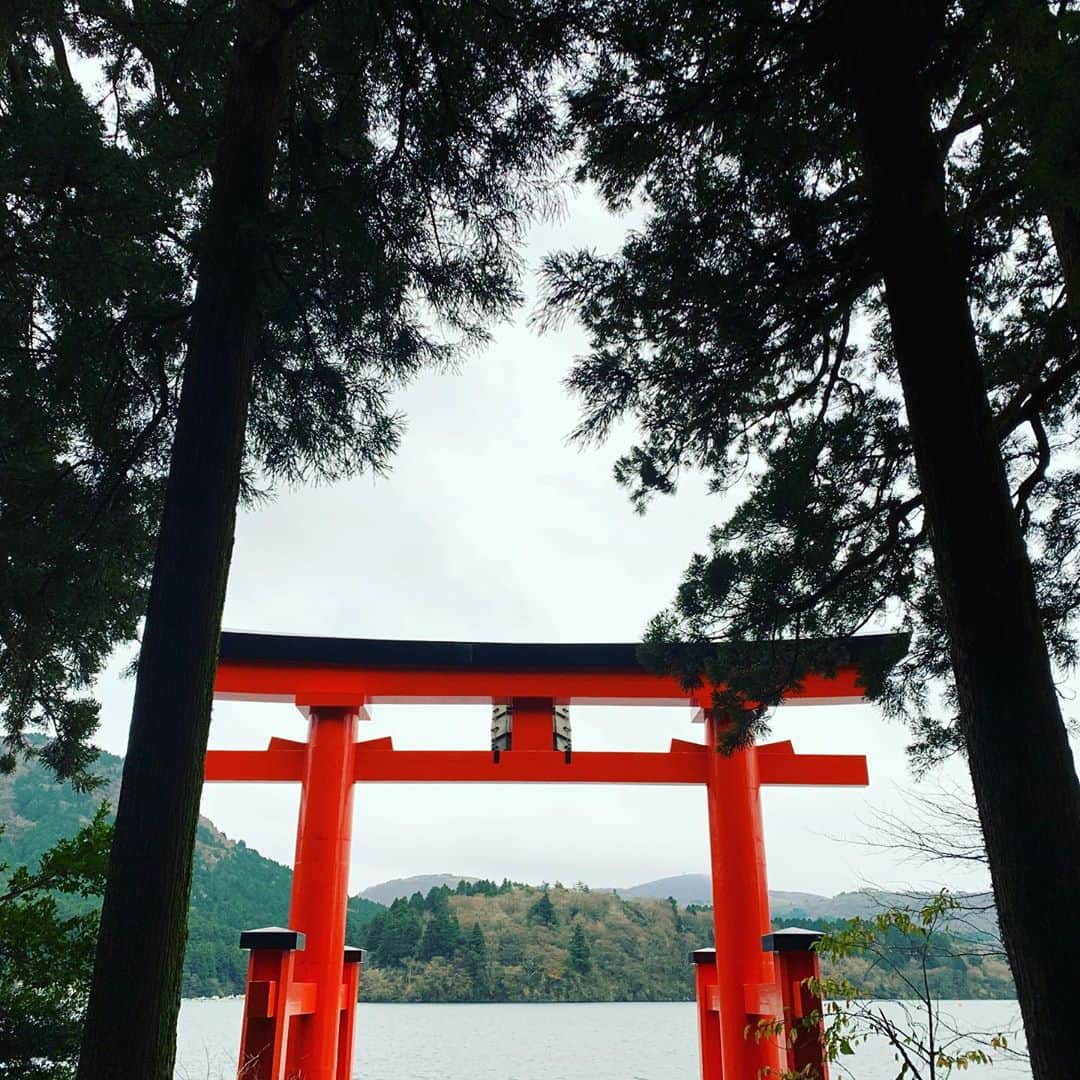 藤平尚真さんのインスタグラム写真 - (藤平尚真Instagram)「. 先日幼馴染と箱根で温泉と神社巡りしてきました♨️⛩ シーズン中は、地元の友達と会う事があまり無いのでとても楽しい時間を過ごせました。  仙台は少し寒いですが今日から、また仙台で練習頑張ります☝🏻」12月10日 11時16分 - fffsss0921