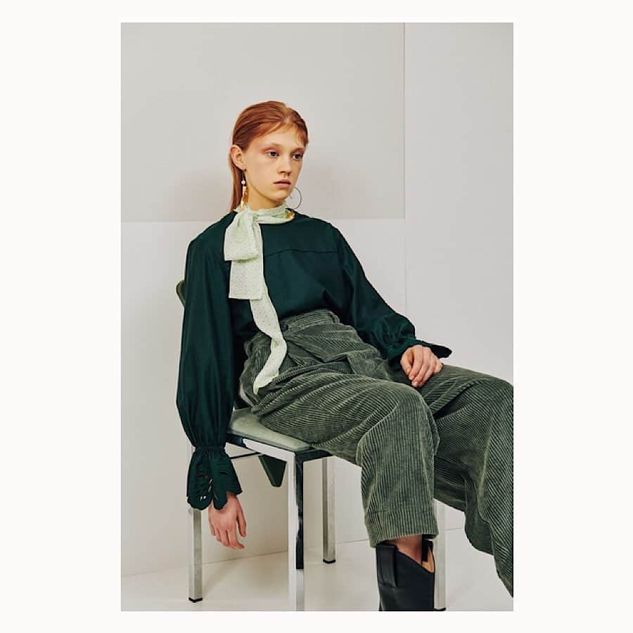 のインスタグラム：「19AW ［ TONE OF EARTH ］ STORY 1号掲載. (p.161)chambray cotton embroidery blouse/¥27.000+tax.  @near.nippon_press 詳細はホームから (HOME PAGE→info)  #nearnippon #STORY1月号#19AW ##womensfashion #womenswear」