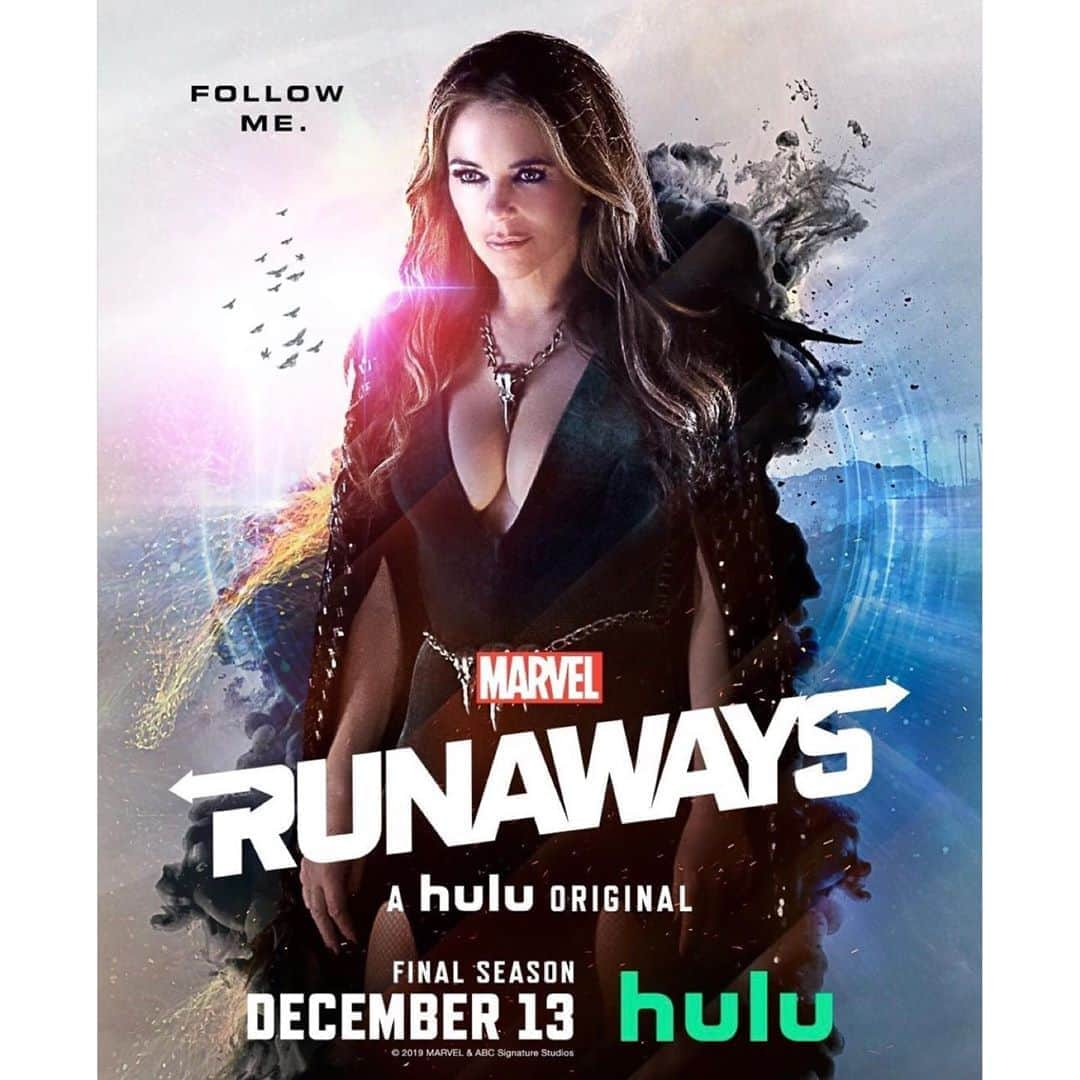 エリザベス・ハーレイさんのインスタグラム写真 - (エリザベス・ハーレイInstagram)「Just landed in NY to promote @marvelsrunaways . Final season premieres this Friday on @hulu . I play Morgan Le Fey- a powerful sorceress with phenomenal super powers who’s after one simple thing: world domination 😘」12月10日 6時34分 - elizabethhurley1