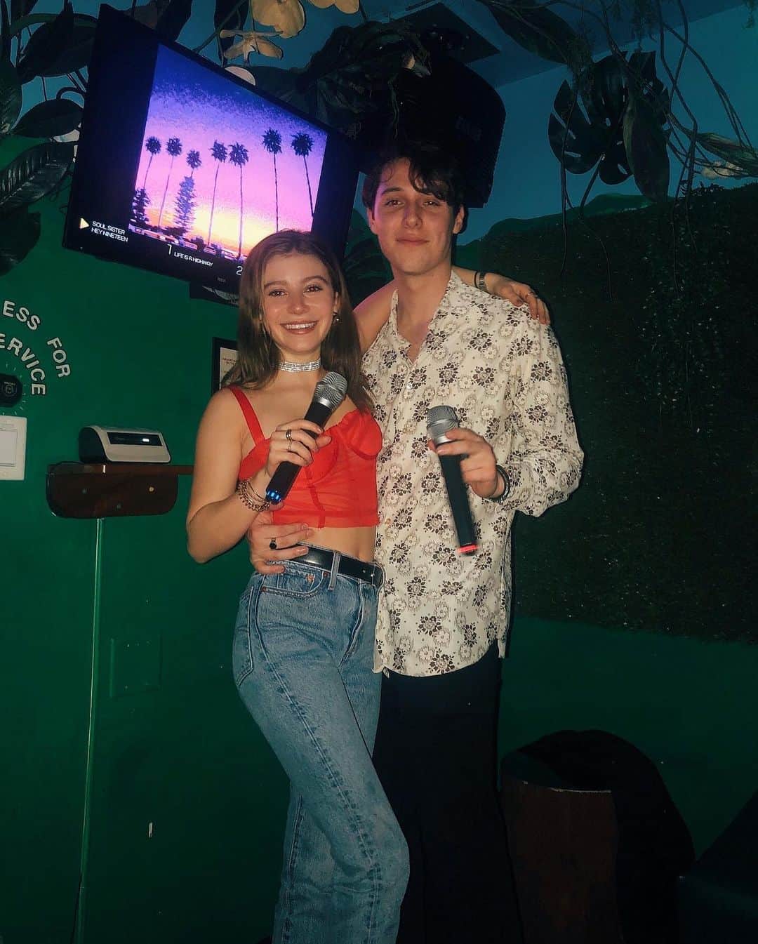 G・ハネリウスさんのインスタグラム写真 - (G・ハネリウスInstagram)「🎈💞🎉🥳 early birthday shenanigans included lots of glitter and phenomenal karaoke renditions of drop it like it’s hot and california girls」12月10日 6時30分 - ghannelius