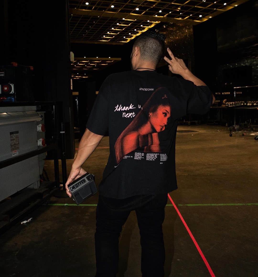 Alfredo Floresのインスタグラム：「8 shows left. New merch fire and not just because i shot it ☺️📸! Gonna be a bittersweet next 2 weeks! #sweetenertour ✌🏽」