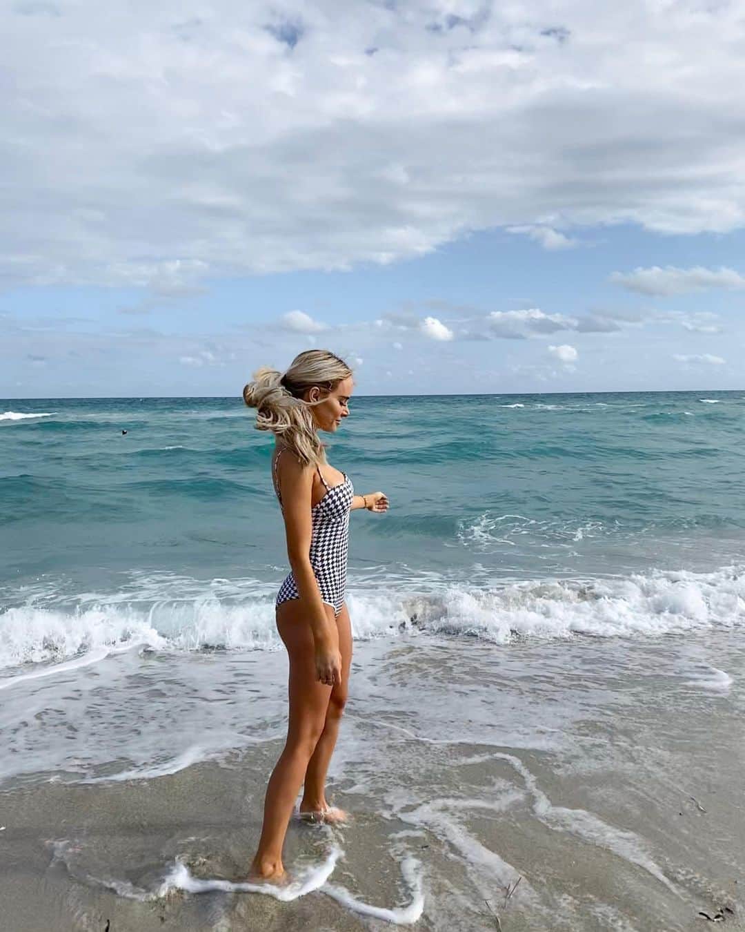 アマンダ・スタントンさんのインスタグラム写真 - (アマンダ・スタントンInstagram)「needed some Miami sunshine ☀️」12月10日 7時21分 - amanda_stantonn