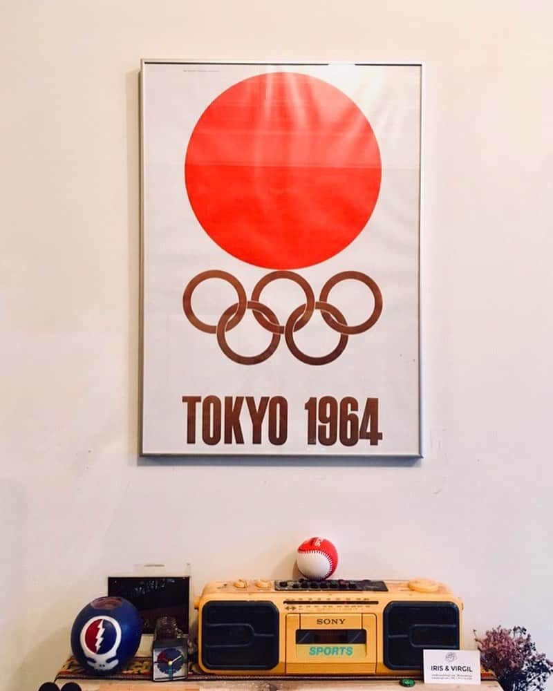 ケンゾーミナミのインスタグラム：「As of now, I am planning to be in Japan from 12/16 - 1/6.  And I am planning to be in Tokyo from 12/20 till 12/25 (Even though my friend from Tokyo had advised me not to be in Tokyo on Christmas Eve while I am single because Christmas in Japan apparently is amplified Valentine’s Day). Other than that, I am generally at my hometown of Hyogo this time and will be in and around Naoshima from 12/26 - 28, and in Kyoto with my family from 12/31 - 1/2.  Let me know if anyone is around, or doing something I should check out (shows, events, etc) or generally have any recommendations.  Thank you!  今のところ予定として12月16日から1月6日まで日本にいる予定です。今回は基本故郷の兵庫にいるのですが、その内12月20日から25日までは東京、26日から28日は直島付近、そして12/31-1/2は家族と京都にいる予定です。もし何かおすすめのものなどがあればお知らせください。よろしくお願いいたします。」