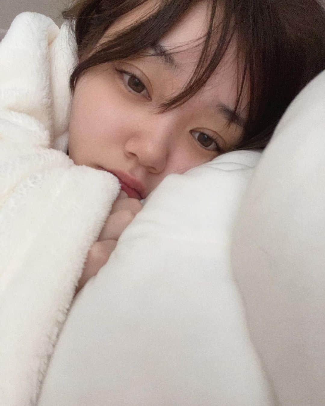 江野沢愛美さんのインスタグラム写真 - (江野沢愛美Instagram)「冬の難関 離れたくなーい😪」12月10日 8時10分 - enosawa_manami