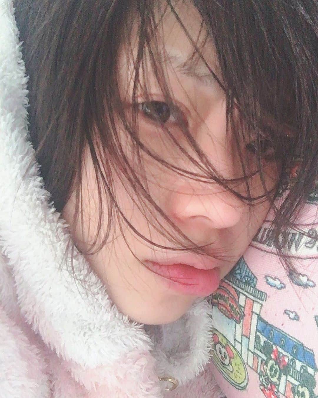 範田紗々さんのインスタグラム写真 - (範田紗々Instagram)「おはようございます #寝起きイケメンって言われたことある」12月10日 8時52分 - handa_sasa