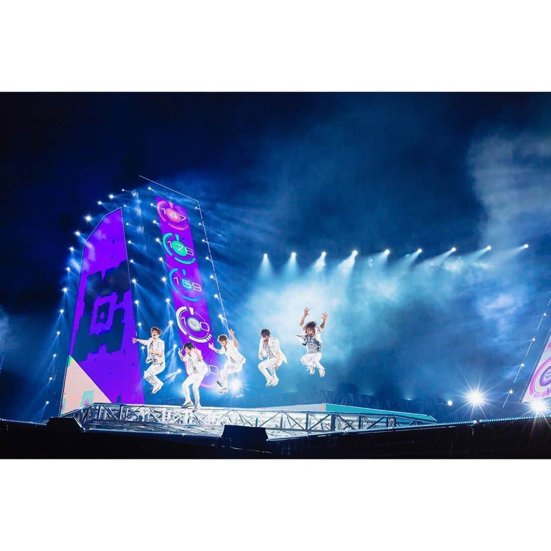 嵐（ARASHI）さんのインスタグラム写真 - (嵐（ARASHI）Instagram)「2014年‐ 嵐・結成15周年を記念して、結成の地ハワイで「ARASHI BLAST in Hawaii」を開催。アルバム「DIGITALIAN」をリリースし、5大ドームツアー「ARASHI LIVE TOUR 2014 THE DIGITALIAN」を開催しました。 2014 - to commemorate the 15th anniversary of ARASHI, “ARASHI BLAST in Hawaii” was held at the place where it all started.  Also, our album “DIGITALIAN” was released and we had five major dome shows on the “ARASHI LIVE TOUR 2014 THE DIGITALIAN.” #嵐 #ARASHI」12月10日 8時56分 - arashi_5_official