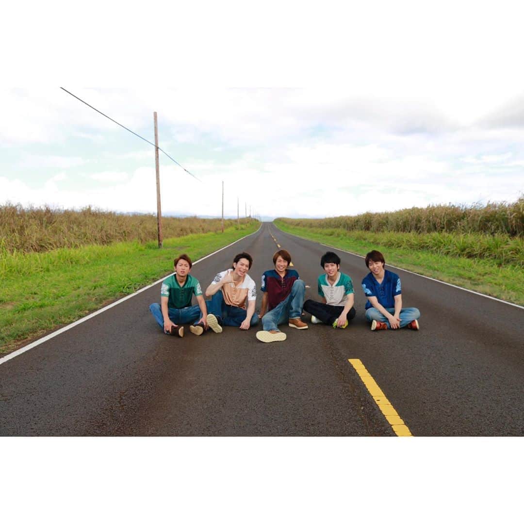 嵐（ARASHI）さんのインスタグラム写真 - (嵐（ARASHI）Instagram)「2014年‐ 嵐・結成15周年を記念して、結成の地ハワイで「ARASHI BLAST in Hawaii」を開催。アルバム「DIGITALIAN」をリリースし、5大ドームツアー「ARASHI LIVE TOUR 2014 THE DIGITALIAN」を開催しました。 2014 - to commemorate the 15th anniversary of ARASHI, “ARASHI BLAST in Hawaii” was held at the place where it all started.  Also, our album “DIGITALIAN” was released and we had five major dome shows on the “ARASHI LIVE TOUR 2014 THE DIGITALIAN.” #嵐 #ARASHI」12月10日 8時56分 - arashi_5_official