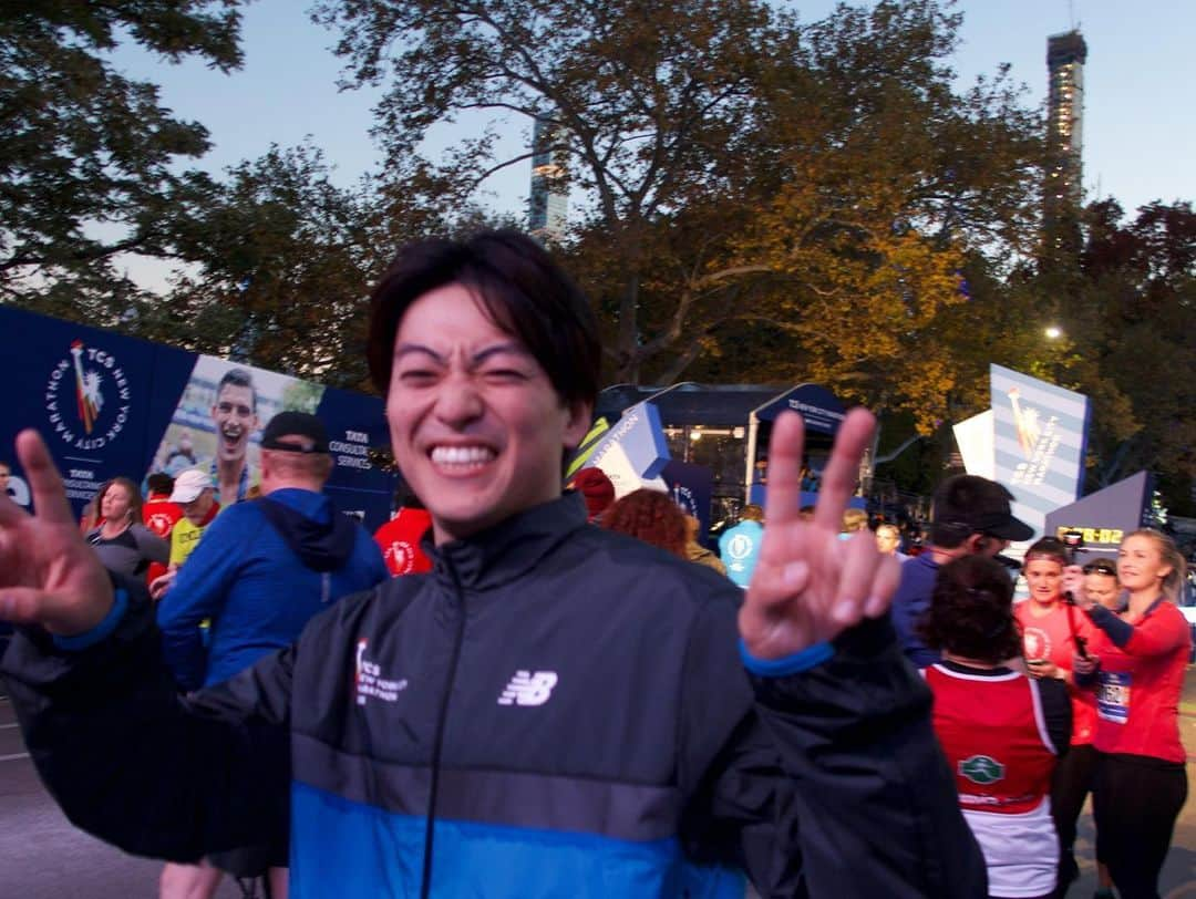 走るひとさんのインスタグラム写真 - (走るひとInstagram)「Daitoh Shunsuke runs newyork city marathon  words, by ueda yuito - - 2018年11月、俳優・大東駿介は初めてNYCマラソンへ参加した。その旅に同行した小誌編集長・上田唯人の主観で綴る4000字のルポタージュ。 - -  #走るニューヨーク #走るひと #走るひと6 #hashiruhito」12月10日 9時33分 - hashiruhito.jp