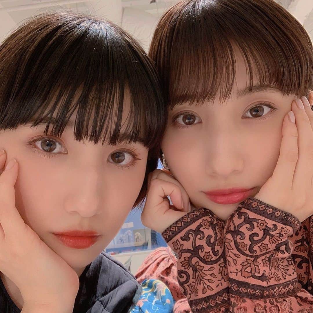 のインスタグラム：「たまに二卵性の双子？て聞かれる事あるんだけど、えまえりは一卵性の双子だよ👯‍♀️ #双子モデル #双子タレント」