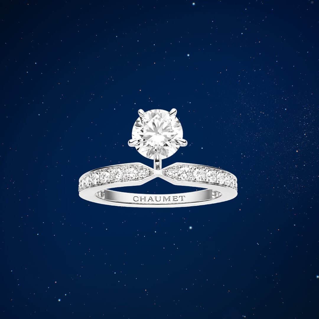Chaumetさんのインスタグラム写真 - (ChaumetInstagram)「Because #ChaumetSeason is the time where love is all around... Maison Chaumet is thrilled to unveil the Crown Your Love personalisation service. Create an engagement ring as unique as your love story on crownyourlove.chaumet.com #Chaumet #PreciousConstellations #ChaumetWishlist #SomethingBlue #CrownYourLove」12月10日 19時18分 - chaumetofficial