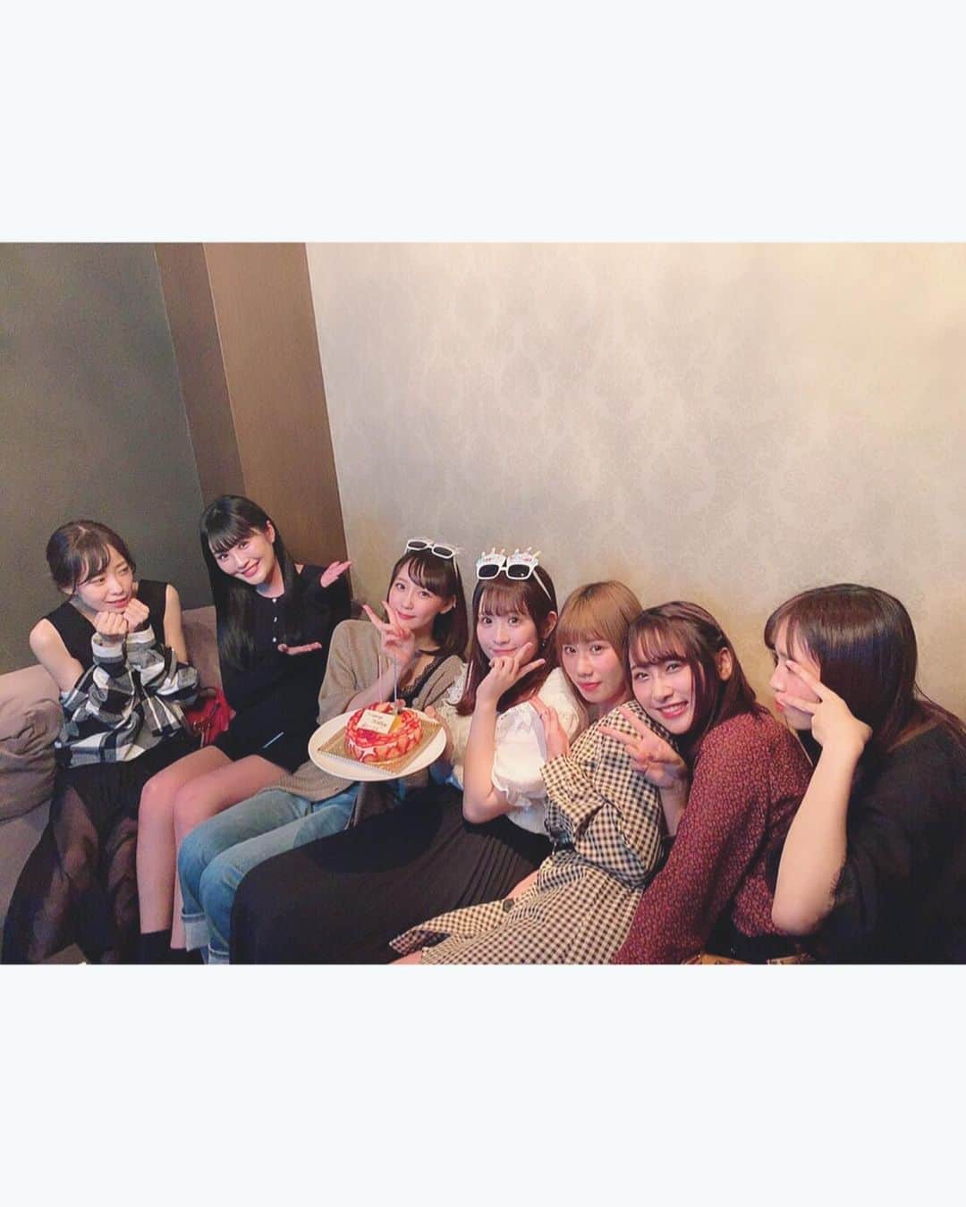 のインスタグラム：「﻿ ﻿ 10月の出来事...更新してなかった...(*_*)💧﻿ ﻿ ﻿ 今年のお誕生日は、さらちゃんと合同で﻿ メンバー達にお祝いして頂きました〜🎂♡♡﻿ ﻿ 幸せなお誕生日でした👼💕﻿ 皆んな、本当にありがとうーっ＾＾！！！！﻿ ﻿ ﻿ ﻿ #お誕生日 #幸せ #ありがとう #天使の日﻿ #いや #待って #更新遅すぎる #ごめんね﻿ #でもとっても幸せな日でした﻿ #12月まで余韻に浸ってました （笑）😋😚﻿ ﻿」