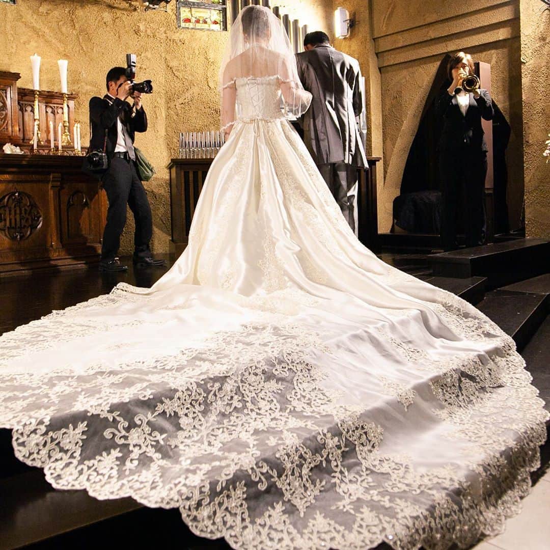 のインスタグラム：「. . 華やかな #ロングトレーン . . @celestakadaをフォローして、 ［＃セレス高田馬場］［＃セレス花嫁］で フェアの様子や当日レポをUP してね✴︎ こちらのアカウント( @celestakada ) でご紹介させて頂きます⁂ . . \\セレス高田馬場の大人気！！// ブライダルフェアに参加しよう！ 豪華試食が無料で味わえるフェアが満載！ 詳しくはTOPのURLから checkしてみてくださいね◎ ＞＞＞@celestakada . . セレス高田馬場 ☎️03-3207-5161 10:00~20:00(土日祝9:00~) [定休日]毎週木曜日 . . #セレス高田馬場#CELES高田馬場 #セレス花嫁#結婚式#プレ花嫁#卒花 #卒花嫁#結婚式準備#挙式#大聖堂 #ブライダルフェア#式場見学#東京花嫁 #結婚式場#高田馬場#関東花嫁 #全国のプレ花嫁さんと繋がりたい #全国の花嫁さんと繋がりたい #2020年春婚#2020年夏婚#2019年秋婚 #2019年冬婚#wedding#2019wedding #ウェディングフォト#キャンドル #ウェディングドレス#カラードレス」