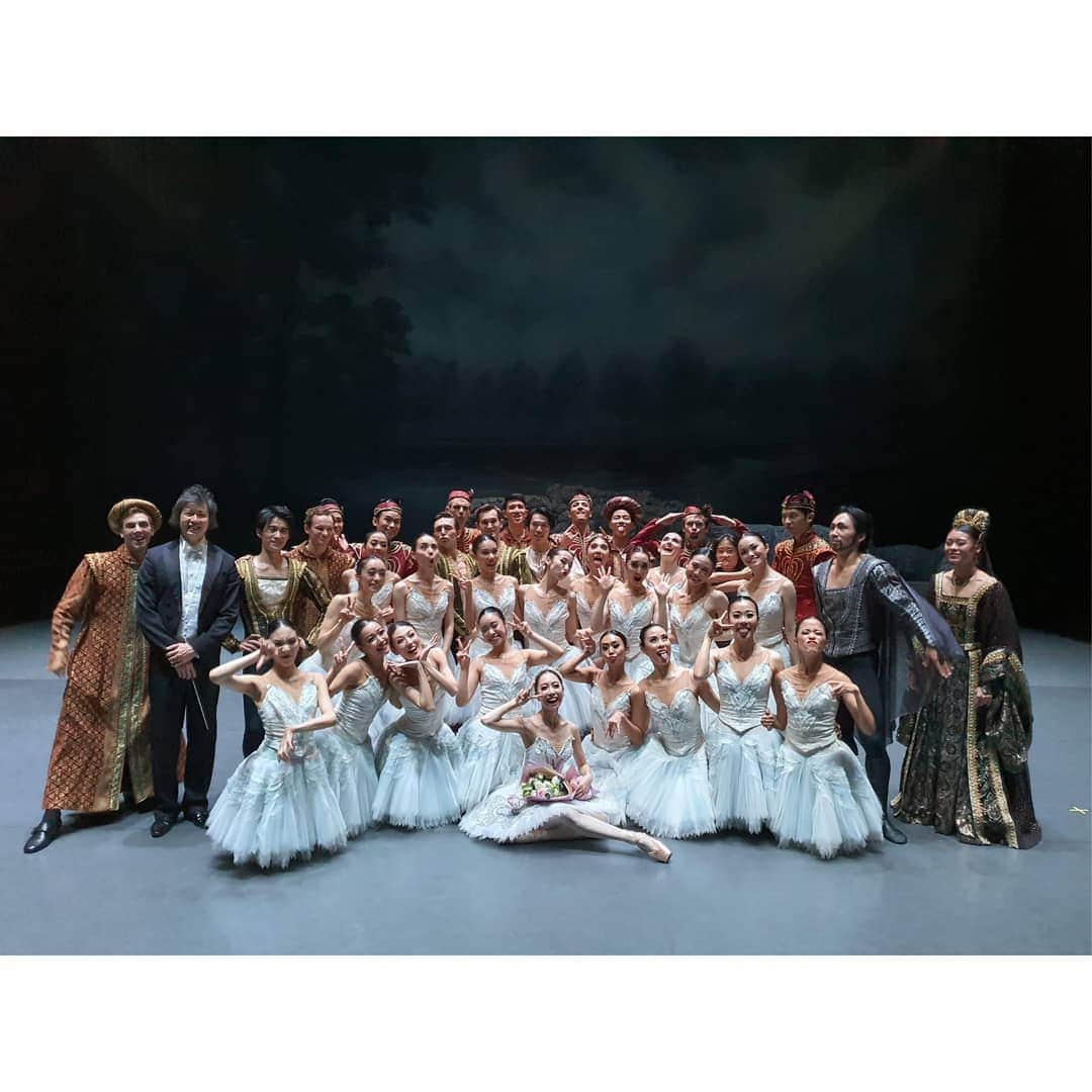 峯岸伽奈のインスタグラム：「. . . End of season 2019 with Swan lake !  I'm so grateful to Janek giving me this opportunity. I learnt a lot through this challenging role.It have been my big life experience which made me bigger as a dancer/person.  and I appreciate to all your encouragement and support!😘　@singaporedancetheatre family @metropolitansg and people who come to the shows!!! .  #singaporedancetheatre  #debut #swanlake #odette #odile  #balletdancer  #dancerslife  #バレエ #バレリーナ #白鳥の湖」