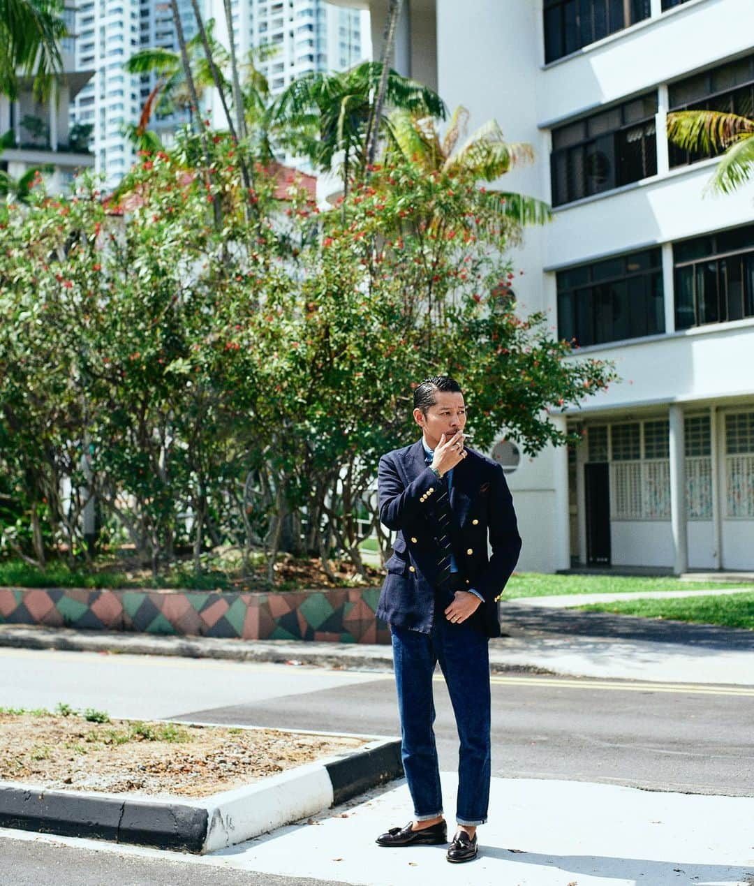 高田朋佳さんのインスタグラム写真 - (高田朋佳Instagram)「“Chillaxing for a moment on a summer's day. Ivy look with denim accents...” ———————————————————————— #ringjacket #drakes #auberge #alden  #newcolonialstyle #jetset #singapore #luxuryresort #colonyclothing #singaporelife #singaporestyle  #lifestyle #fashion」12月10日 20時15分 - tomoyoshi_takada