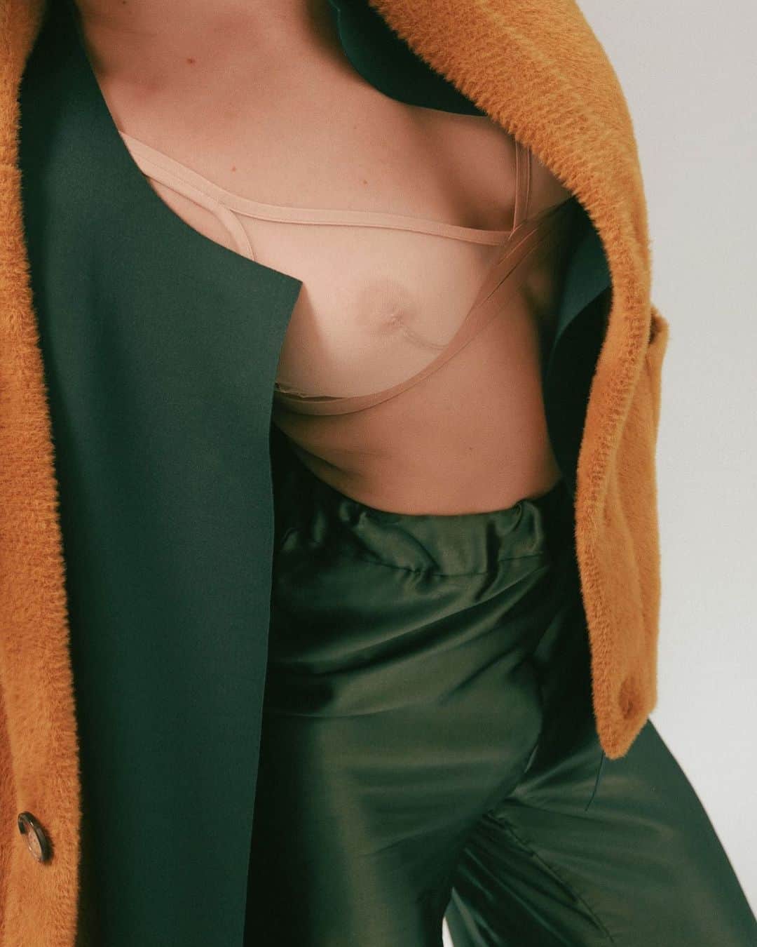 のインスタグラム：「Mouvement #1  @neo2_magazine #maisonlejaby #lingerie #nufit #nudity #mouvement #transparence」