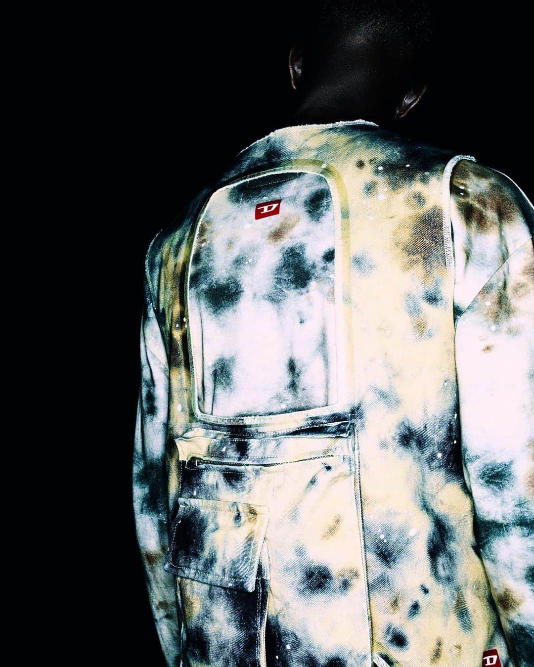 HYPEBEASTさんのインスタグラム写真 - (HYPEBEASTInstagram)「@hypebeaststyle: @acoldwall and @diesel have unveiled an entire capsule of collaborative goods, all sporting rich dyes and distressing. Swipe to check out the eye-catching wardrobe essentials. It's all available now at Diesel’s website, A-COLD-WALL*’s web store and select stockists⁠⠀ Photo: Rob Rusling」12月10日 20時21分 - hypebeast