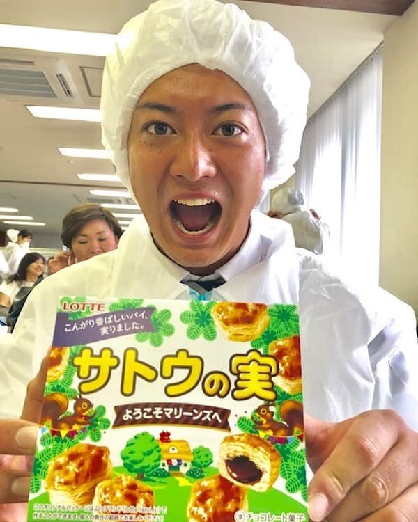 千葉ロッテマリーンズさんのインスタグラム写真 - (千葉ロッテマリーンズInstagram)「美味しそうでしょう！と佐藤選手。サトウの実 #千葉ロッテマリーンズ #chibalotte #佐藤都志也  #パイの実」12月10日 11時34分 - chibalotte