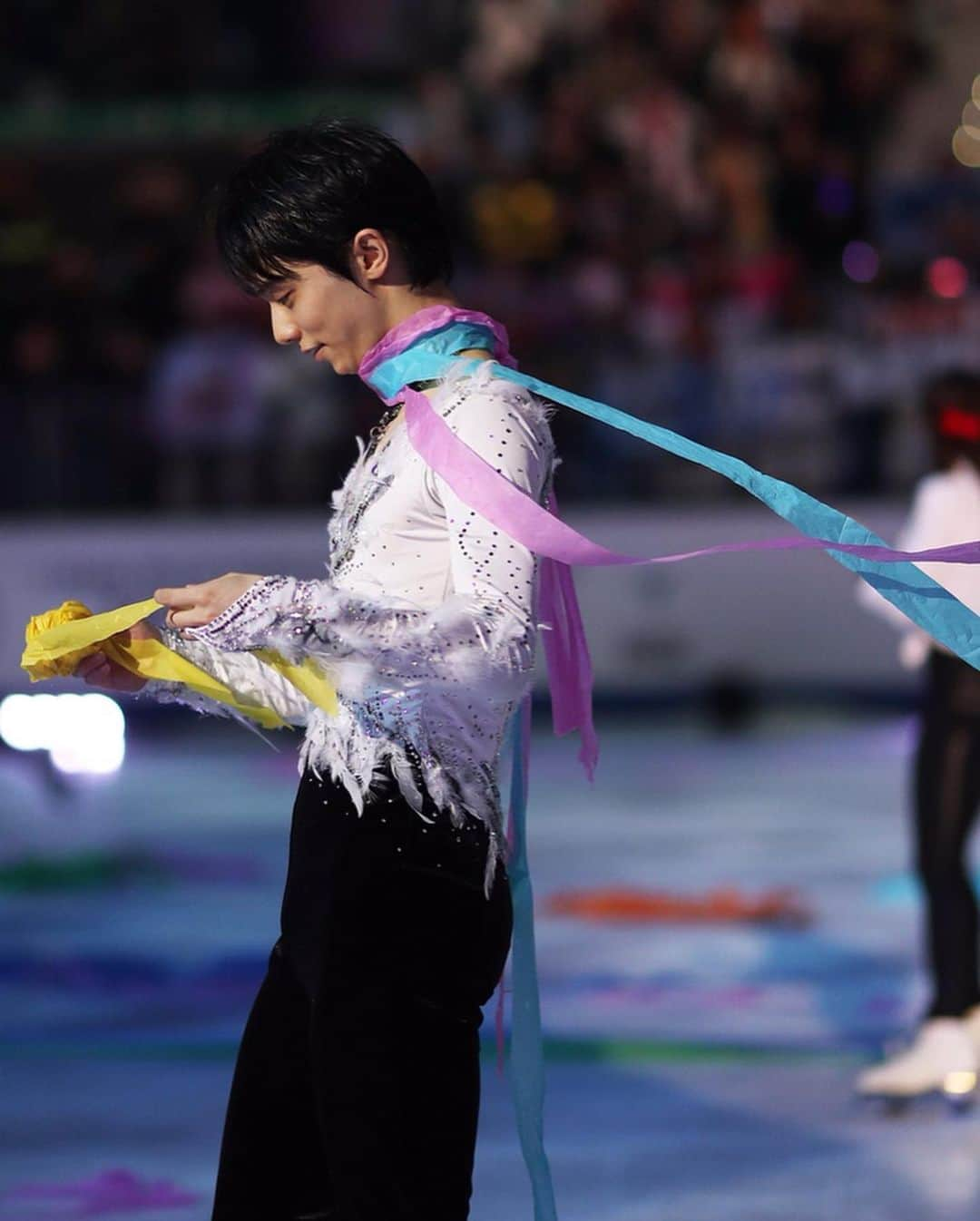 羽生結弦さんのインスタグラム写真 - (羽生結弦Instagram)「💖 羽生さんを応援するのって心も体もめちゃくちゃ体力いるけど、それ以上に羽生さんから与えられるエネルギーや幸せが比べものにならないくらいとてつもなく大きいよね✨ #羽生結弦 #yuzuruhanyu #figureskating #figureskater」12月10日 11時49分 - yuzu_kanami