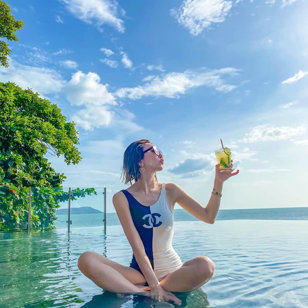 JUNKO（飯田順子）さんのインスタグラム写真 - (JUNKO（飯田順子）Instagram)「#theritzcarltonlangkawi  の #adultsonlypool のほうに遊びにきた💕🌴 ・ 🍹🍹🍹🍹 ・ @ritzcarltonlangkawi  #ランカウイ島  #ランカウイ旅行  #langkawitrip  #jun__ko_travel」12月10日 11時42分 - jun__ko_