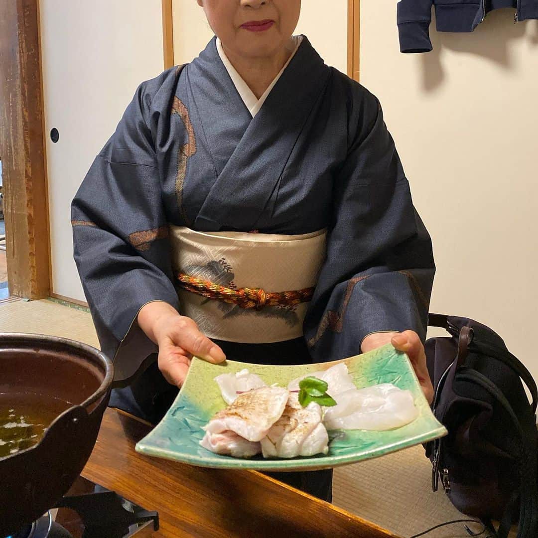 高木三四郎さんのインスタグラム写真 - (高木三四郎Instagram)「昨日は博多の名店相撲茶屋 大塚にて会食！アラは初めて食べましたがこんなに身が締まっていて、トロトロの部位がある魚は初めてでした！いやー本当に美味かった！ #美味しんぼ にも掲載された名店でしたがマンガに出てきた女将さんもいて感動の一夜でした！F先輩、Hさんありがとうございました！ #相撲茶屋大塚 #アラしゃぶ #博多 #高砂」12月10日 11時45分 - t346fire