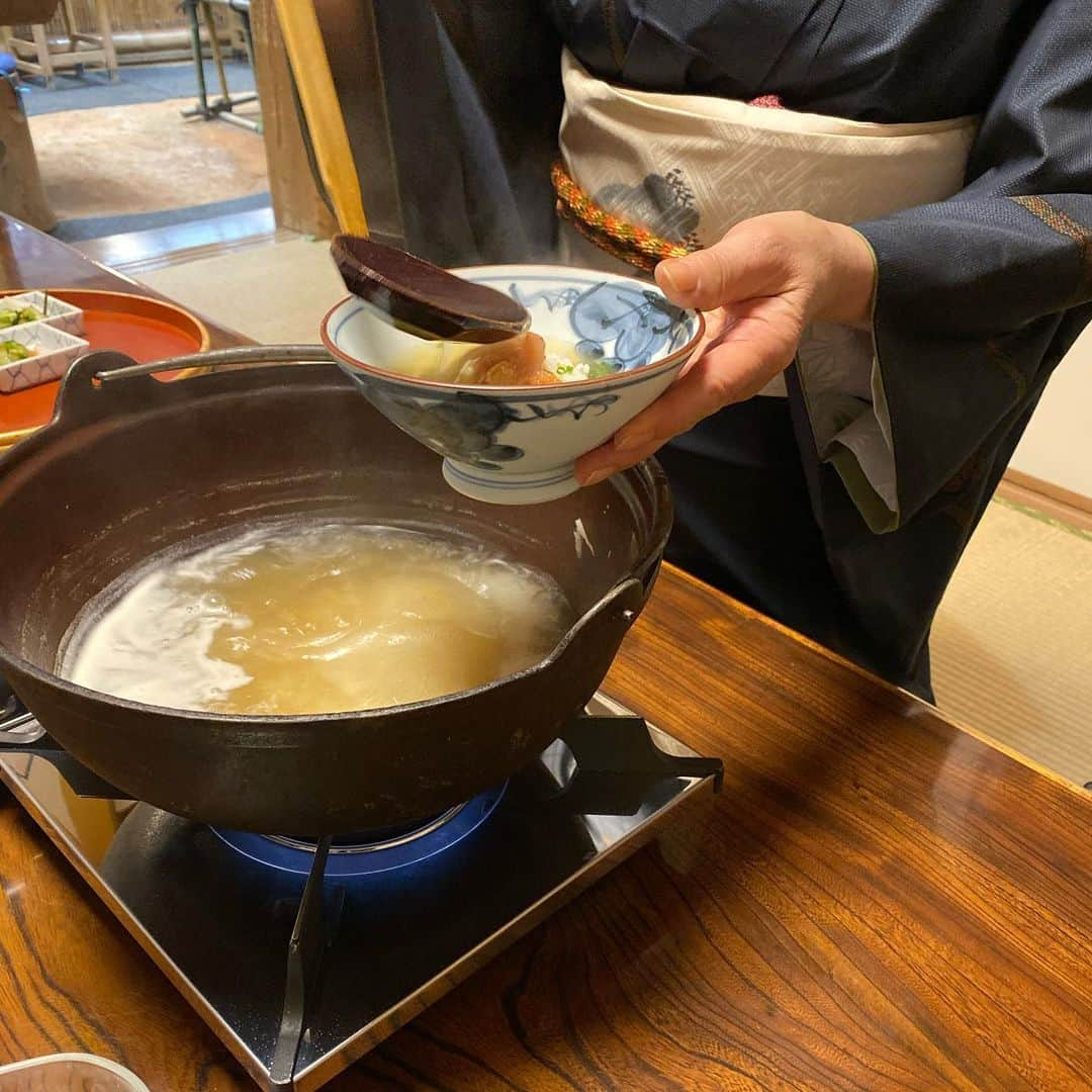 高木三四郎さんのインスタグラム写真 - (高木三四郎Instagram)「昨日は博多の名店相撲茶屋 大塚にて会食！アラは初めて食べましたがこんなに身が締まっていて、トロトロの部位がある魚は初めてでした！いやー本当に美味かった！ #美味しんぼ にも掲載された名店でしたがマンガに出てきた女将さんもいて感動の一夜でした！F先輩、Hさんありがとうございました！ #相撲茶屋大塚 #アラしゃぶ #博多 #高砂」12月10日 11時45分 - t346fire