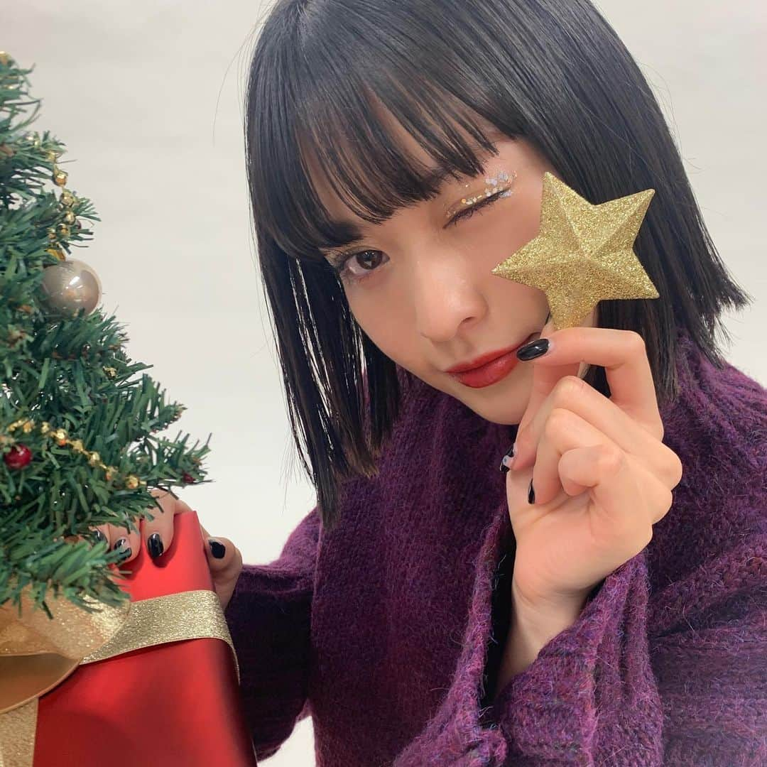 高橋有紀さんのインスタグラム写真 - (高橋有紀Instagram)「ルミネエストのクリスマスリーフレット🎄かわいいルンさんいます🎁 #hairmake #横田ひかる」12月10日 11時56分 - osakana_yuki