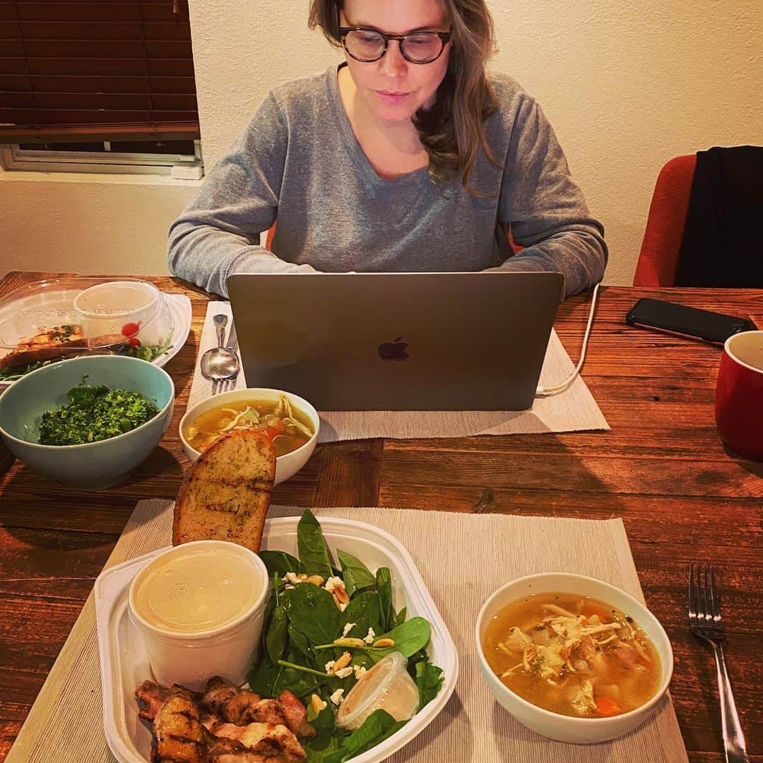 コルトン・ダンさんのインスタグラム写真 - (コルトン・ダンInstagram)「Dinner with a nursing student. ❤️ #nursingschool #proud #workhard #studylife #family #iloveher」12月10日 12時38分 - captdope