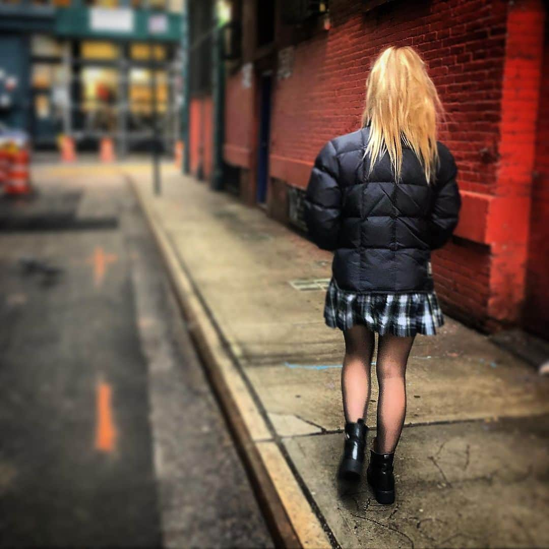 ジェニー・ガースさんのインスタグラム写真 - (ジェニー・ガースInstagram)「She’s all in @raylolaray #nyc」12月10日 12時48分 - jenniegarth