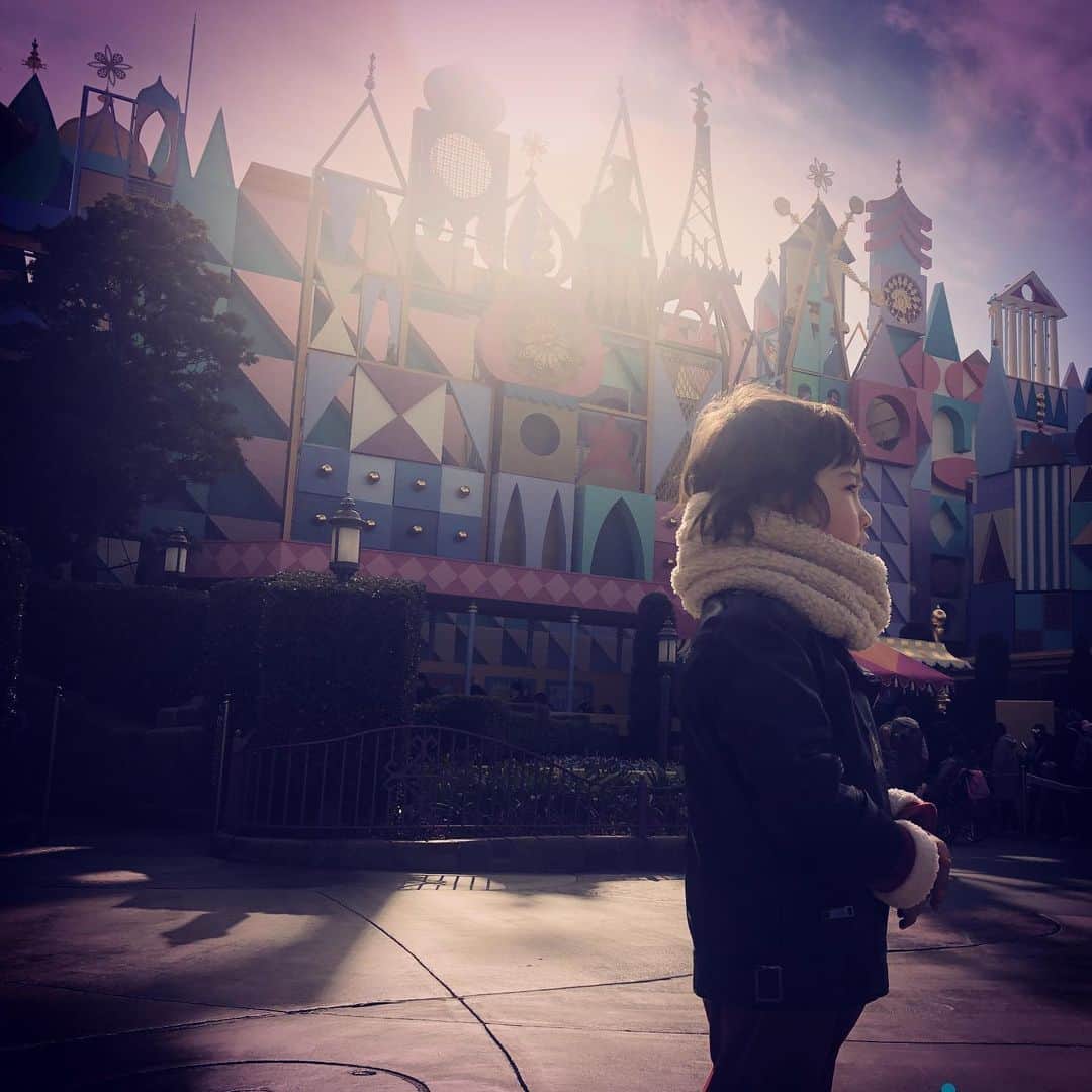 KOKIAのインスタグラム：「The kingdom of toys where we used to live. Sometimes I still go there. #tokyo #japan #japon #kokia #photography #歌手 #コキア #insta #art #beautiful #picoftheday #follow #女性 #ソングライター #photooftheday #woman #jmusic #ボーカリスト #singer #songwriter #jpop #vocalist #voice #声 #ライブ #live #綺麗 #日本 #kingdom」