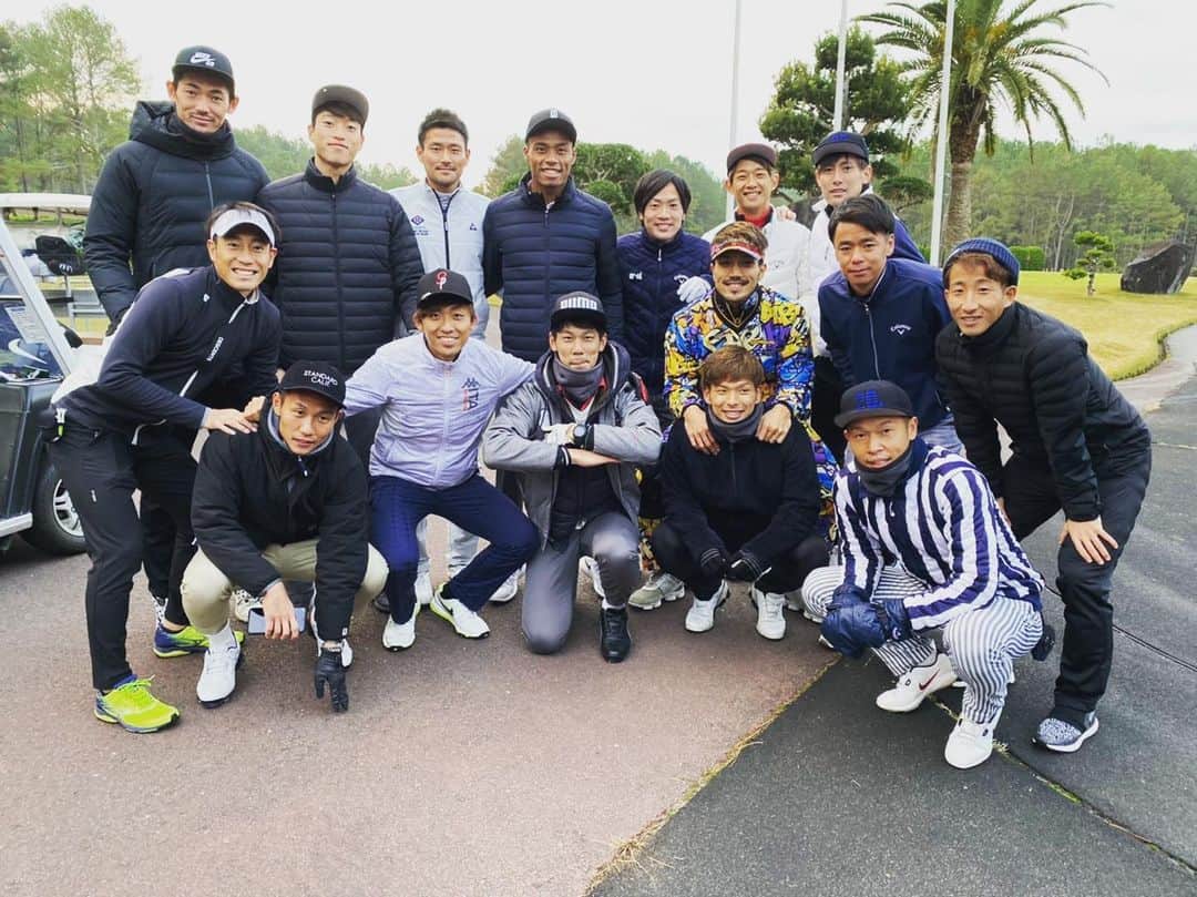 伊佐耕平のインスタグラム：「2019大分トリニータゴルフ部 代表のため小島不在 寝坊のため刀根不在 ベストドレッサー賞伊佐耕平!  #バンカーtoバンカー」