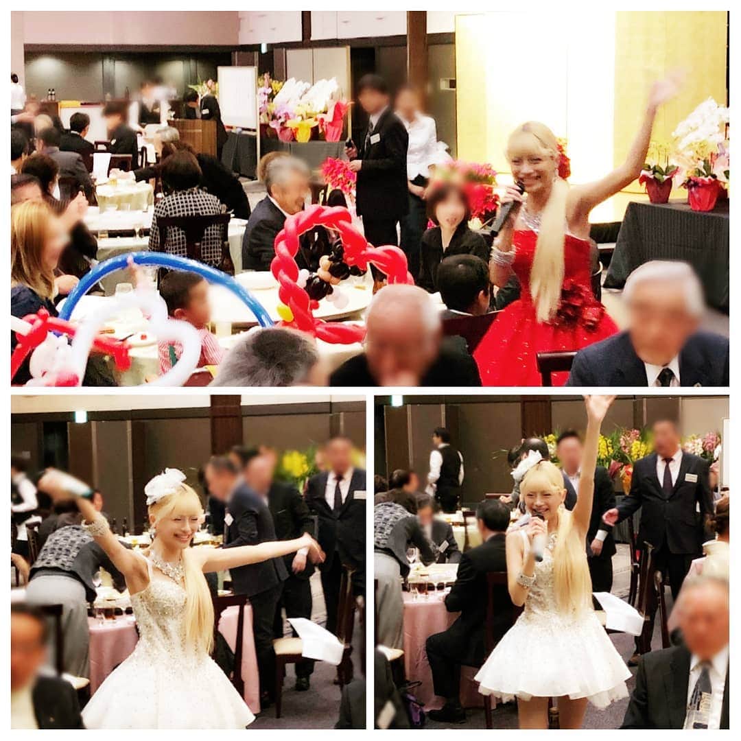 のインスタグラム：「続きです♡本厚木のみな様ありがとうございました♡♡♡♡♡♡♡スケジュール♡♡♡♡♡♡♡♡♡【オープンイベント】 12月7日浜松コンクルーズ 12月22日埼玉Hotel Hetitageディナーショー 12月23日東村山パブヒーロー ♡♡♡♡♡♡ .【歌芸夢者】 12月2日(月)10日(火)20日(土金)27日(金)♡♡♡♡♡♡ ♡♡♡♡♡♡【 CROKET MIMICTOKYO】12月4日(水) ♡♡♡♡♡ ♡♡♡ ♡♡♡♡ . ..#企業#princess#白咲姫香 #makeup #忘年会 #タレント #衣装 #ものまね #ドレス  #イベント #町会 #モデル　#AYU  #プリンセス #model #浜崎あゆみ 様ものまね #modelsearch #宴会#エンターテイメント#企業パーティー #sweet#舞台衣装  #舞台 #薔薇 #花#記念日 #flower #イルミネーション #サンタコス #サンタ」