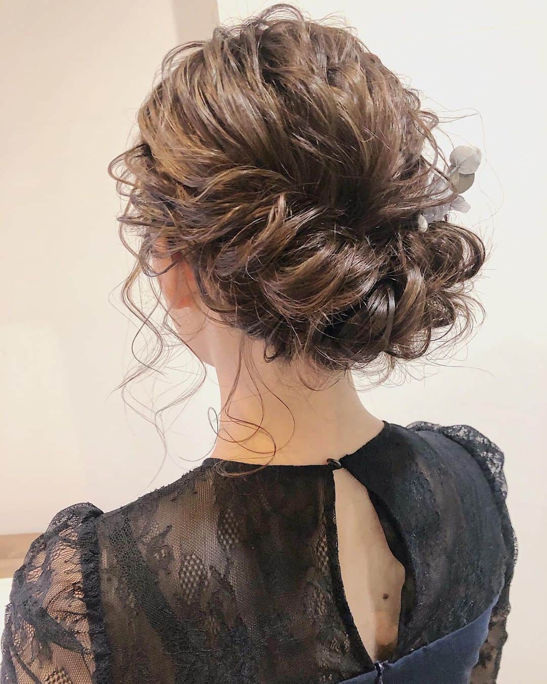 のインスタグラム：「お呼ばれヘア🌼 #sakinchohair #hairarrange#hair#arrange#hairset#ヘアアレンジ#アレンジ#ヘアセット#豊橋#美容室#ヘアメイク#出張ヘアメイク#ブライダルヘア#ウェディングヘア#結婚式#花嫁#花嫁ヘア」