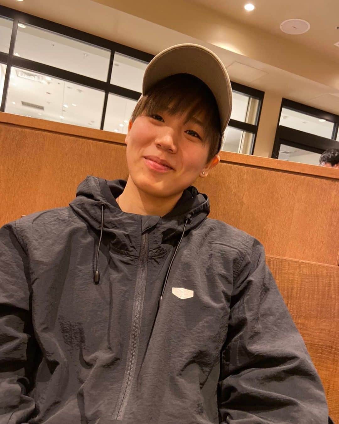 町田瑠唯さんのインスタグラム写真 町田瑠唯instagram いつかの写真 このcrateの服かわいいっ 帽子もお気に入り ホットドッグなんです 笑 えーっと 撮るのがめっちゃ近いっていう写真 笑 そして 笑い方が変 オフの感じの投稿してほしいと