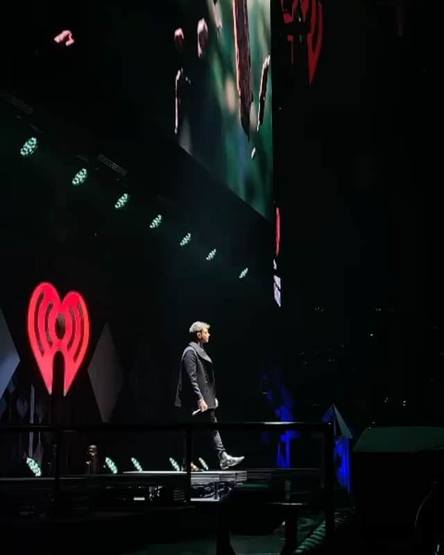Jonahmaraisのインスタグラム：「tonight was really special. i grew up listening to @1013kdwb and coming to jingle ball every year with my sister esther. so special to come back home and perform on a stage like this. love you minnesota!!!」