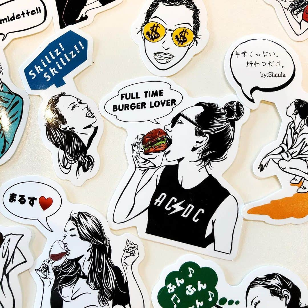 シャウラさんのインスタグラム写真 - (シャウラInstagram)「The Shaula stickers are here🔥🔥 シャウラステッカー早くみんなに届けたい！ Illustrations by @j.k_illustration  #stickers  #シャウラ　#bayfm #interfm897」12月10日 13時35分 - shaula_vogue