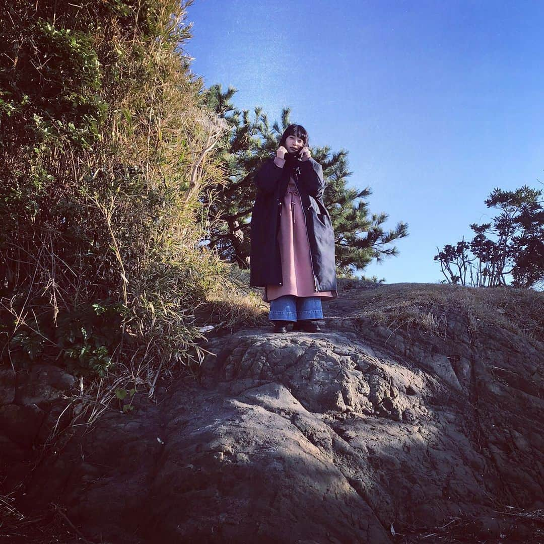 ヒグチアイさんのインスタグラム写真 - (ヒグチアイInstagram)「最近 ・ ・ #海に行きました #葉山 #葉山の海には #なんどもお世話になってまして #やはり #静かで #遠く #穏やか #この間見た #瀬戸内海 #思い出すのでした」12月10日 13時36分 - higuchiai.1128