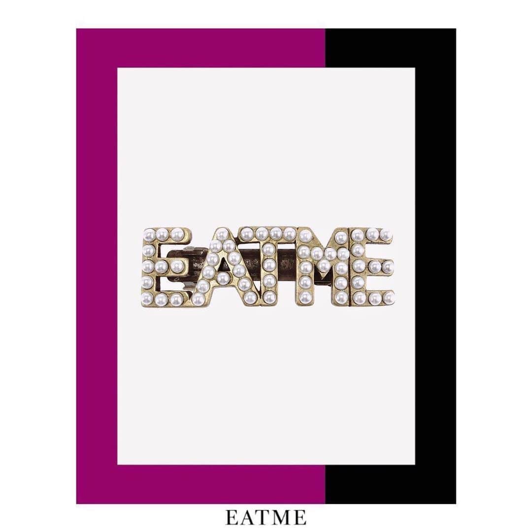 EATMEさんのインスタグラム写真 - (EATMEInstagram)「12.10 update... #EATME #DECEMBER #NEW #ITEM #🌹 バレッタ➡︎12.10発売予定 . TOP画面のURLからEATME WEB  STOREをCHECK💁🏻‍♀️ @eatme_japan . EATMEロゴバレッタ（ #BARRETTE ） ¥2,700（+tax） COLOR🎨:O/WHT . #EATME_STYLING #eatmejapan #イートミー」12月10日 13時38分 - eatme_japan