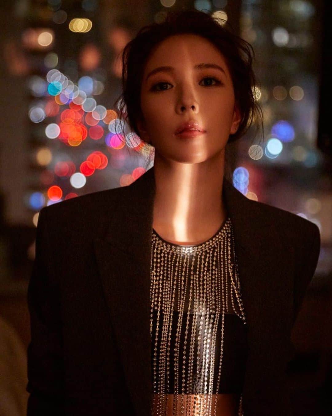 BoAのインスタグラム：「난 이 의상이 글케 좋더라고 ㅋ 🤣 내일 6시에 나온다! Starry night ✨✨」