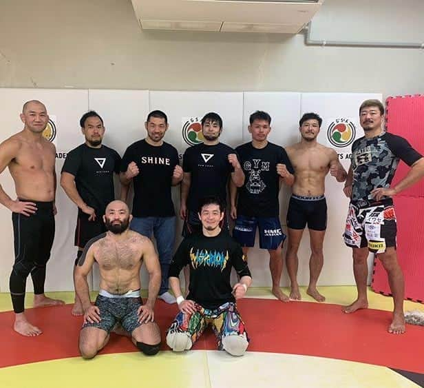 福田力さんのインスタグラム写真 - (福田力Instagram)「Riki fukuda a.k.a. Sushi roller machine joined professhional fighter mma training. #gensportsacademy  Here are Japanese very high level,Champion class fighter from lightweight class until middleweight.  It was very hard for me, but really enjoyed every moment.  I love martial arts.Thank you very much🙏🙏 . .  Gen スポーツアカデミーのプロ練習に参加させてもらいました。  ハイレベルな練習相手ばかりで、自分にとっては大変厳しい練習となりましたが、１人１人が自分の長所や体型を理解したオリジナルのスタイルを持っており凄く勉強になりました。  自由な発想やユニークなスタイル。これらはルールによる制限が少ないMMAの魅力の一つだと思います。  皆さん、貴重な時間をどうもありがとうございました🙏🙏」12月10日 14時27分 - riki_fukuda